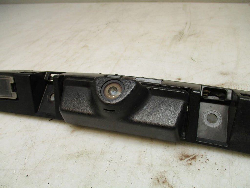 Pre-Owned 2013-2015  Explorer Rear Backup Camera Assembly OEM (Good)