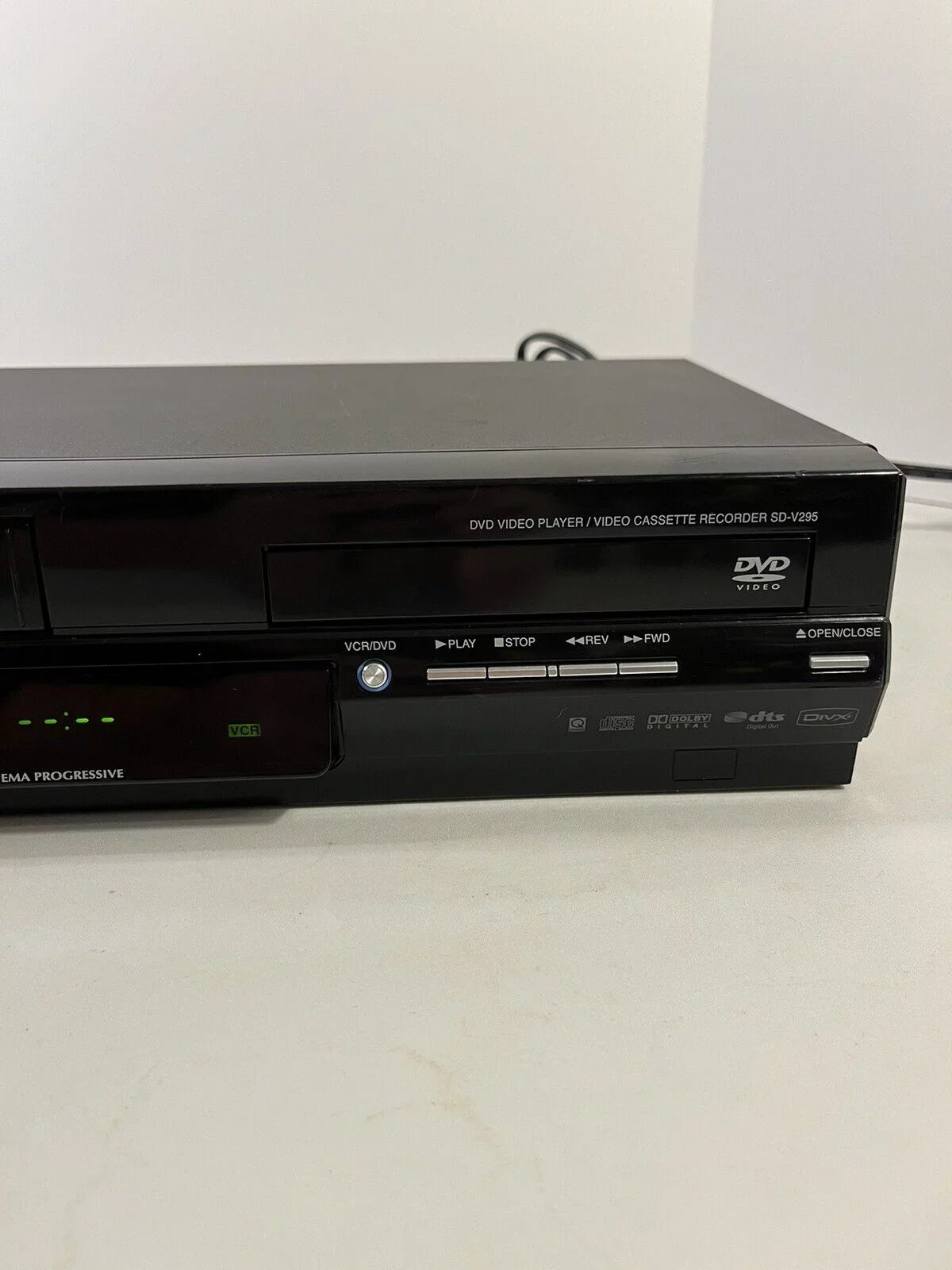 SD-V295 Tunerless DVD/VCR Combo with Remote, Manual and A/V Cables